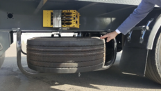 Полуприцеп-контейнеровоз BRAVER BK-424D — запасное колесо под рамой
